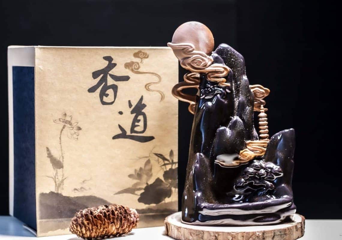 Bí quyết lựa chọn thác khói trầm hương làm quà tặng phù hợp