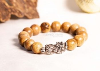 Vòng đeo tay gỗ Trầm Hương Tròn Đơn Tỳ Hưu Bạc