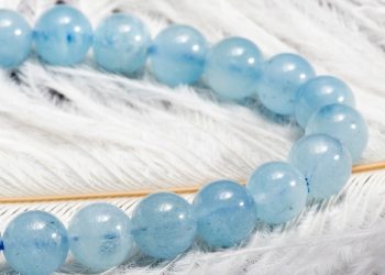 Mệnh Mộc đeo đá màu gì?