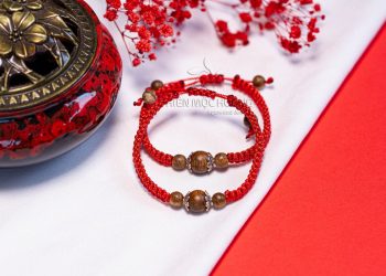 Vòng tay sợi chỉ đỏ