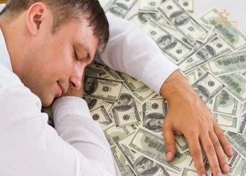 Mơ nhặc được tiền là điềm gì