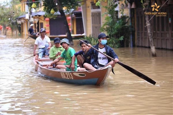 Nằm mơ thấy ngồi trên thuyền ở trận lũ lụt