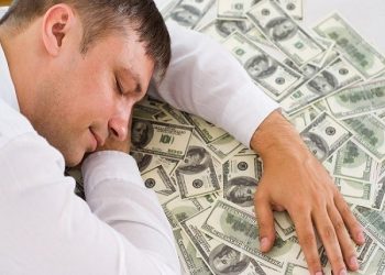 Nằm mơ thấy tiền giả là điềm báo gì?