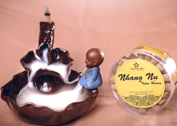 Mùi hương của nhang trầm nụ chất lượng khi ngửi sẽ rất dễ chịu và thanh khiết