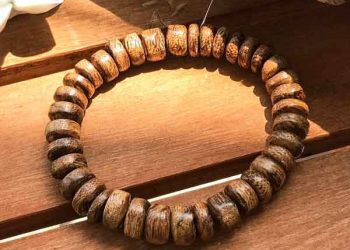 Gợi ý 5 mẫu vòng tay trầm hương nam sang trọng, tinh tế