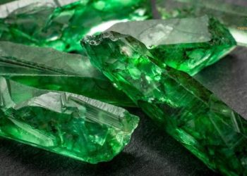 Đá Ngọc Lục Bảo là gì? Hiệu ứng “giọt dầu loang” có 1 không 2 là gì?