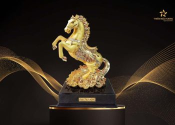 2002 mệnh gì