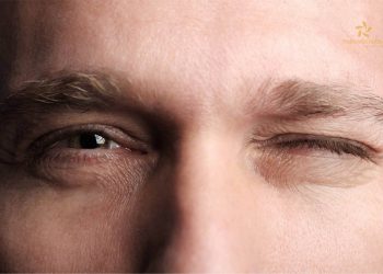 Bị giặt ở mắt trái là điềm gì