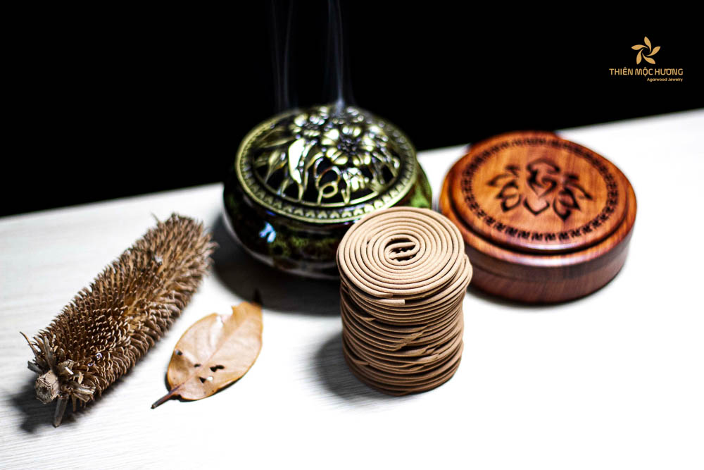Giá vòng Các sản phẩm từ Trầm Hương và dụng cụ đốt trầm tại Thiên Mộc Hương được đông đảo khách hàng yêu quý hương