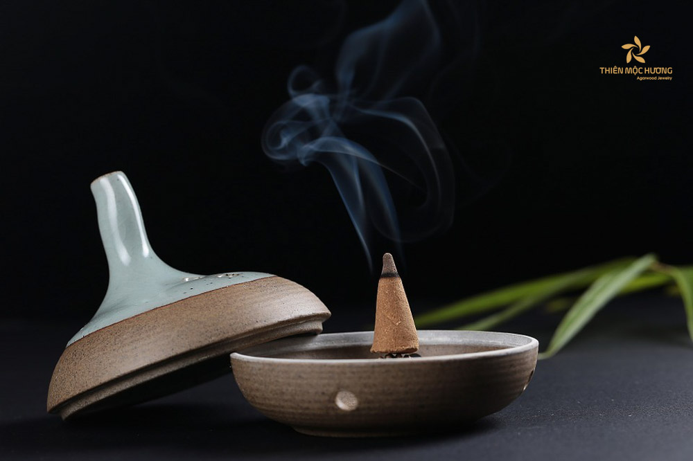 Thác khói trầm hương được coi là biểu tượng của sự thịnh vượng và may mắn
