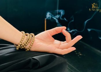 Trầm hương sẽ mang hương lành cho thiền định